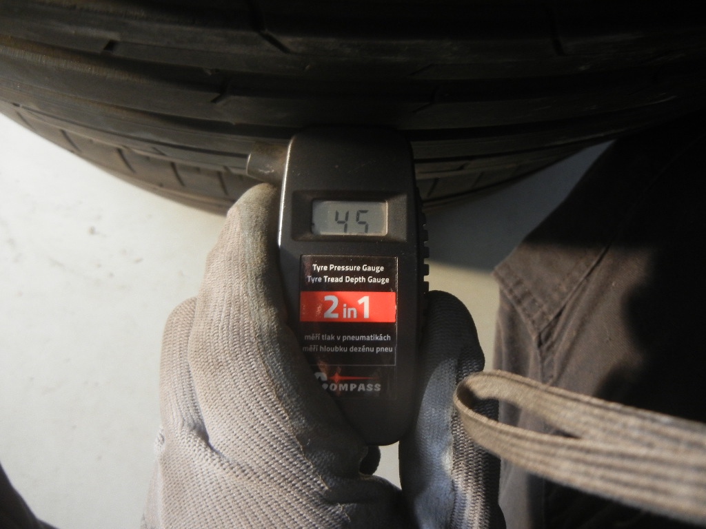 Letní pneu Continental 295/35R23 - 3