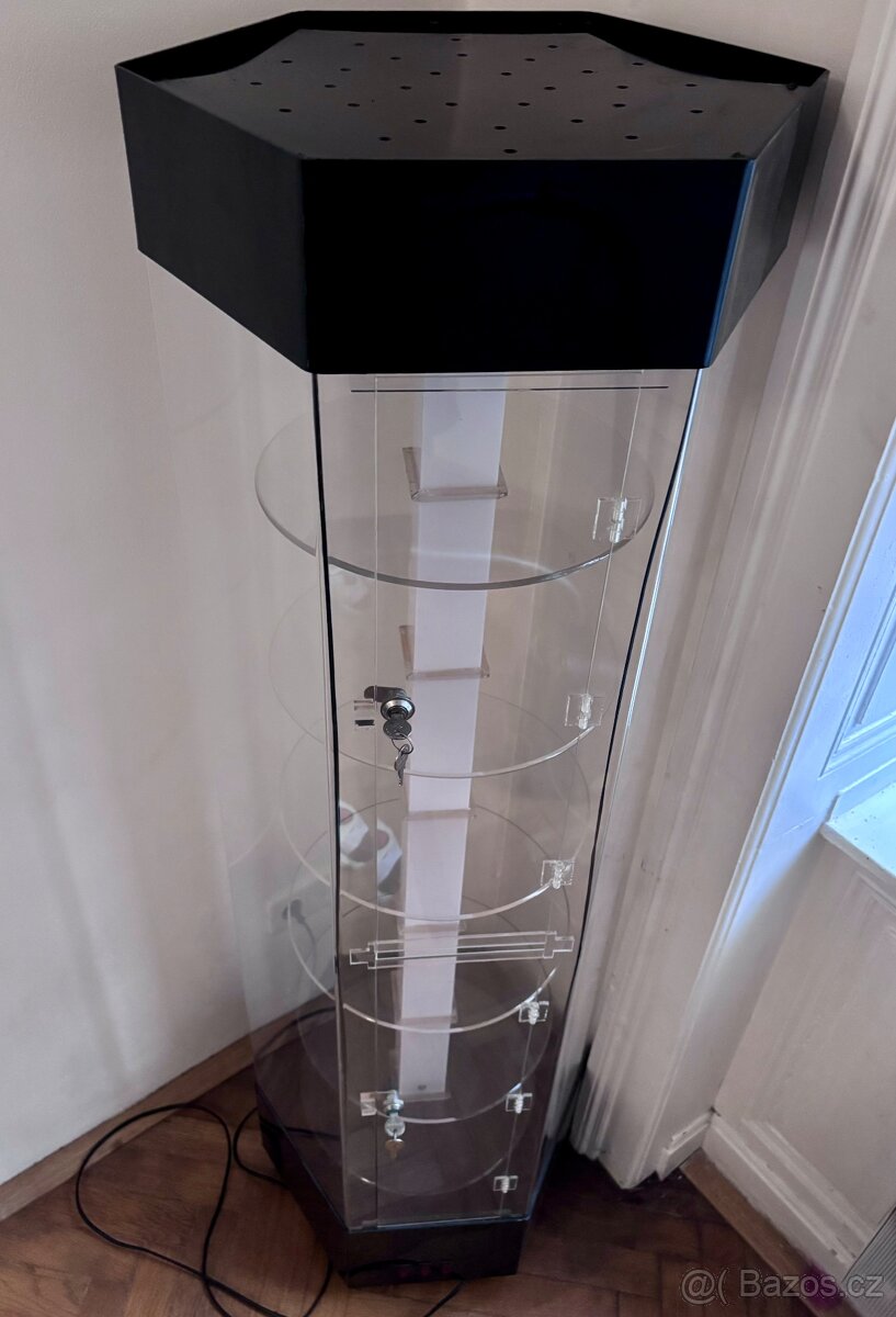 Vitrina z plexiskla - 3
