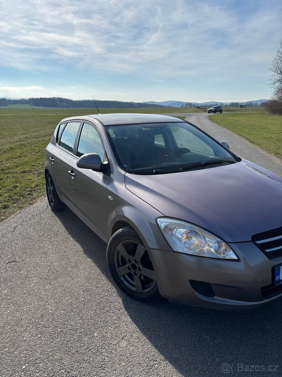 Kia CEE ´D 1,4 CVVT 80 kw - 3