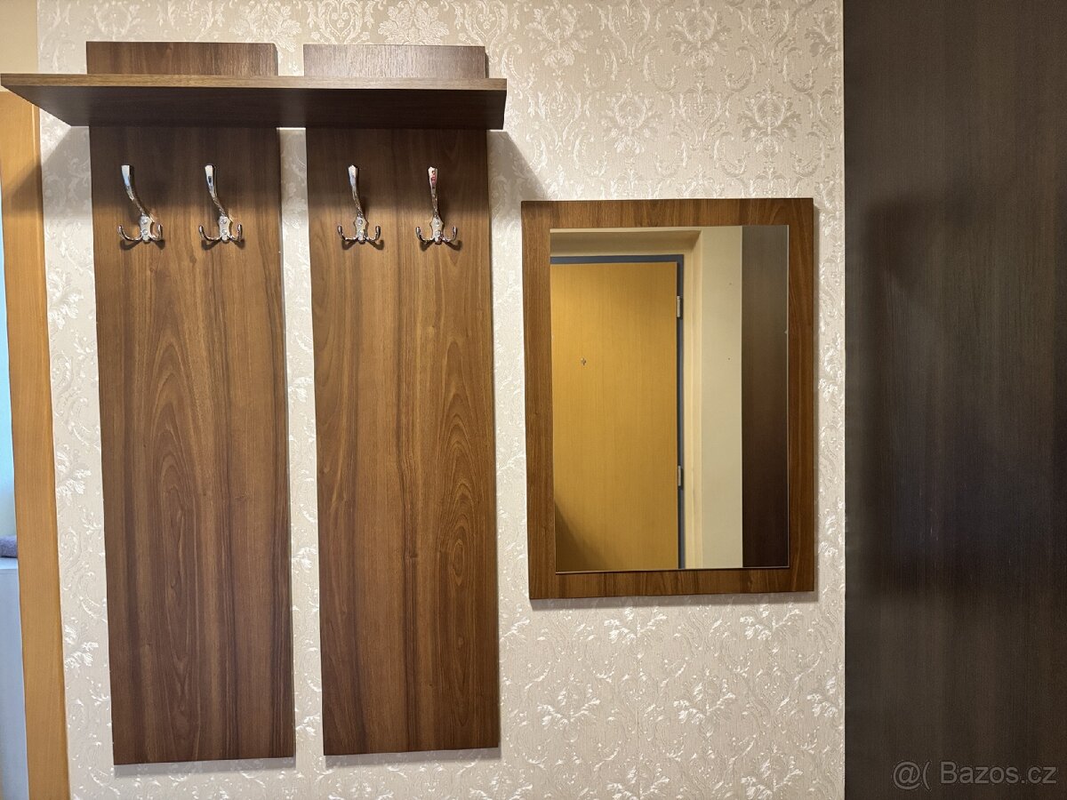 Věšák s botníkem - 3