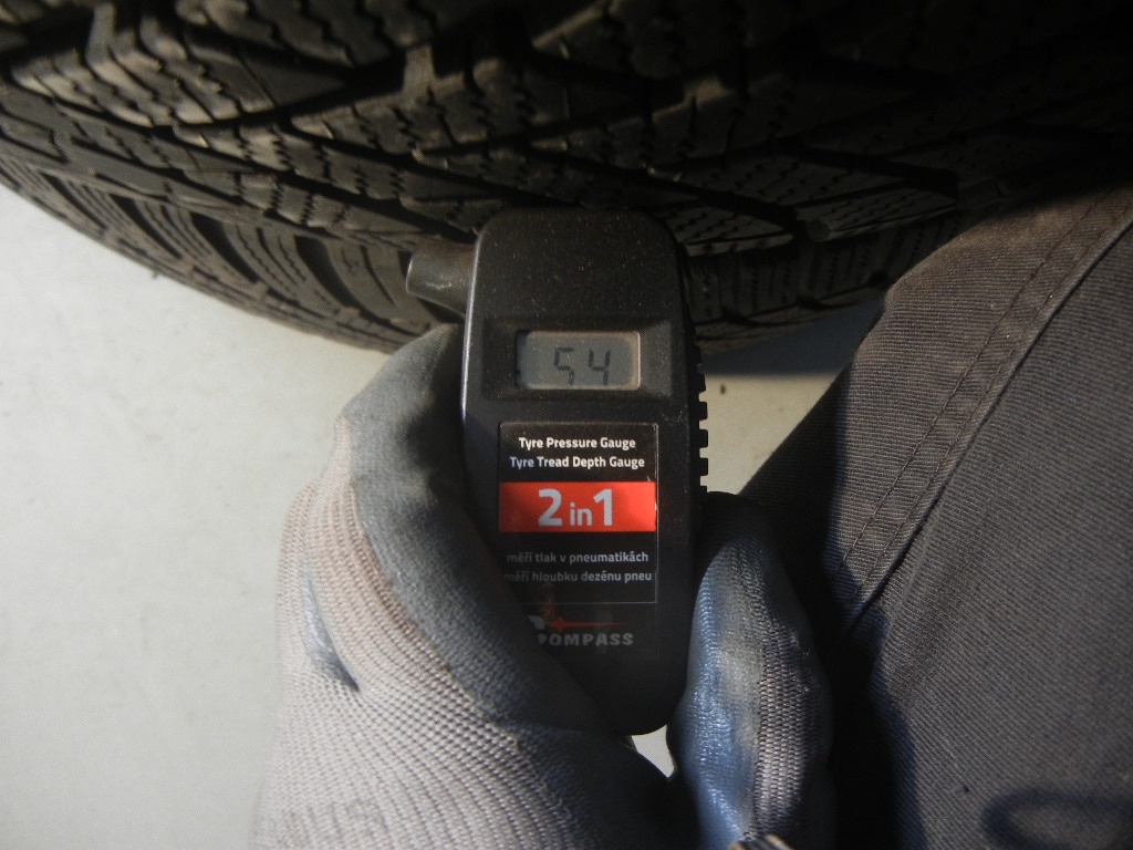 Zimní pneu Bridgestone 235/55R18 - 3