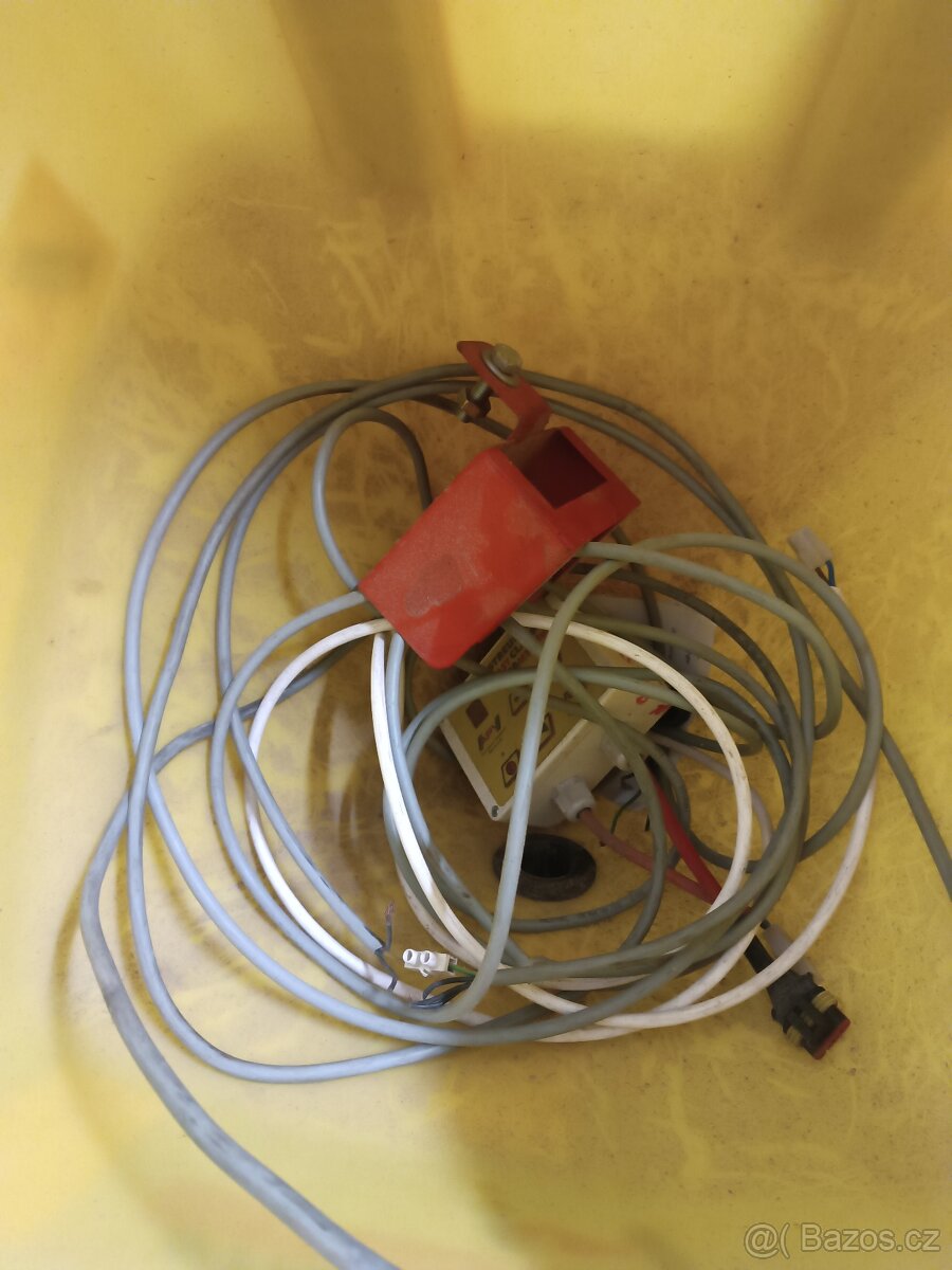 Prodám rozmetadlo APV - 3