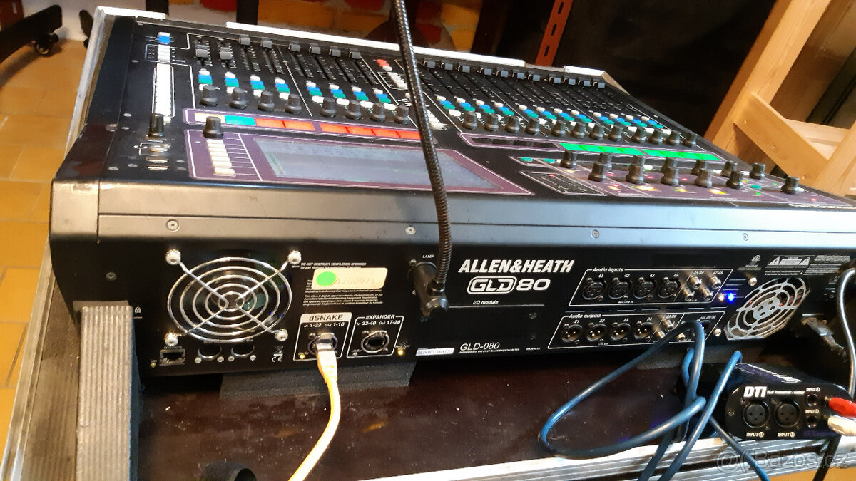 Allen & Heath GLD-80 s AR2412 a AR84 - 3