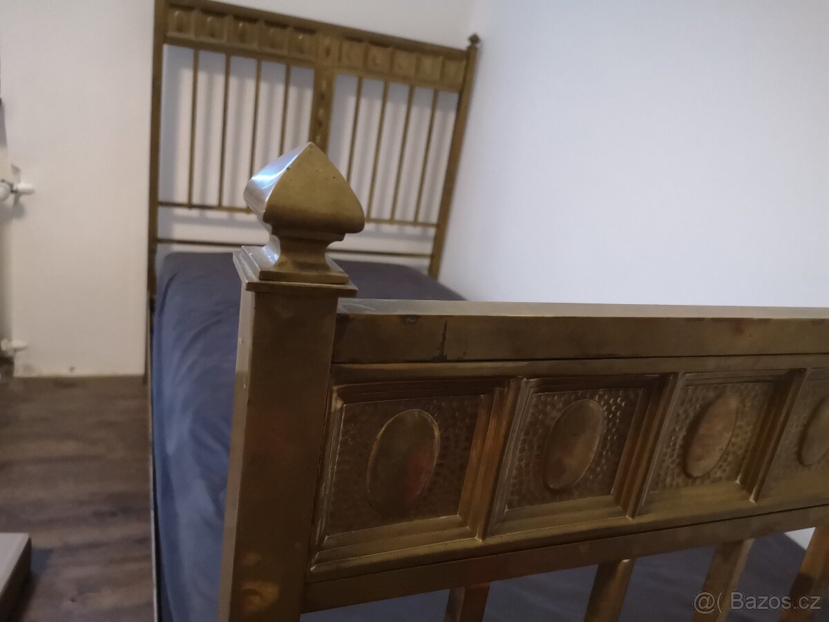 STAROŽITNÁ ZDOBENÁ MOSAZNÁ POSTEL - 3