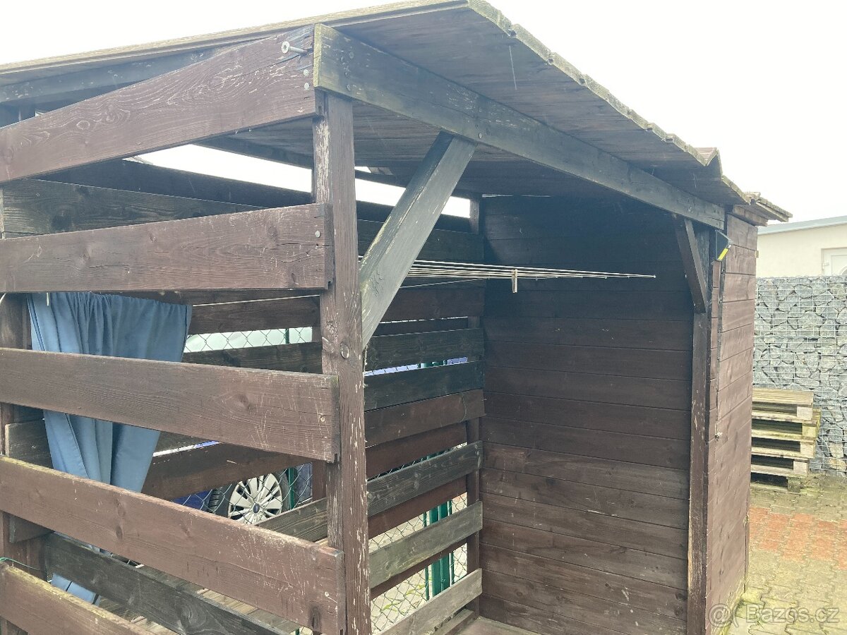 Dřevník s prostorem na popelnici - 3