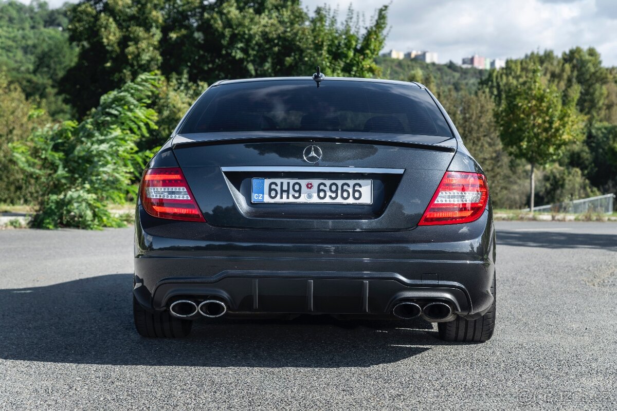 Mercedes-Benz C63 AMG - 3