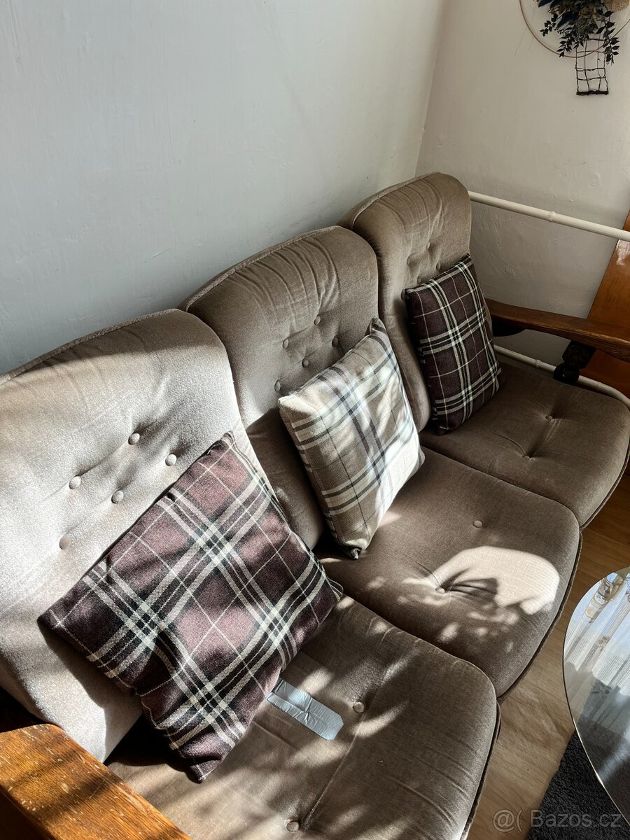 Starší sedací souprava – gauč + 2 křesla - 3
