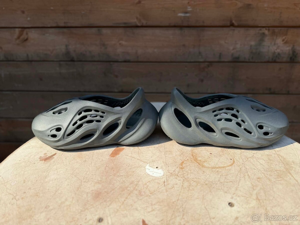 Adidas Yeezy Foam RNR Carbon - 3