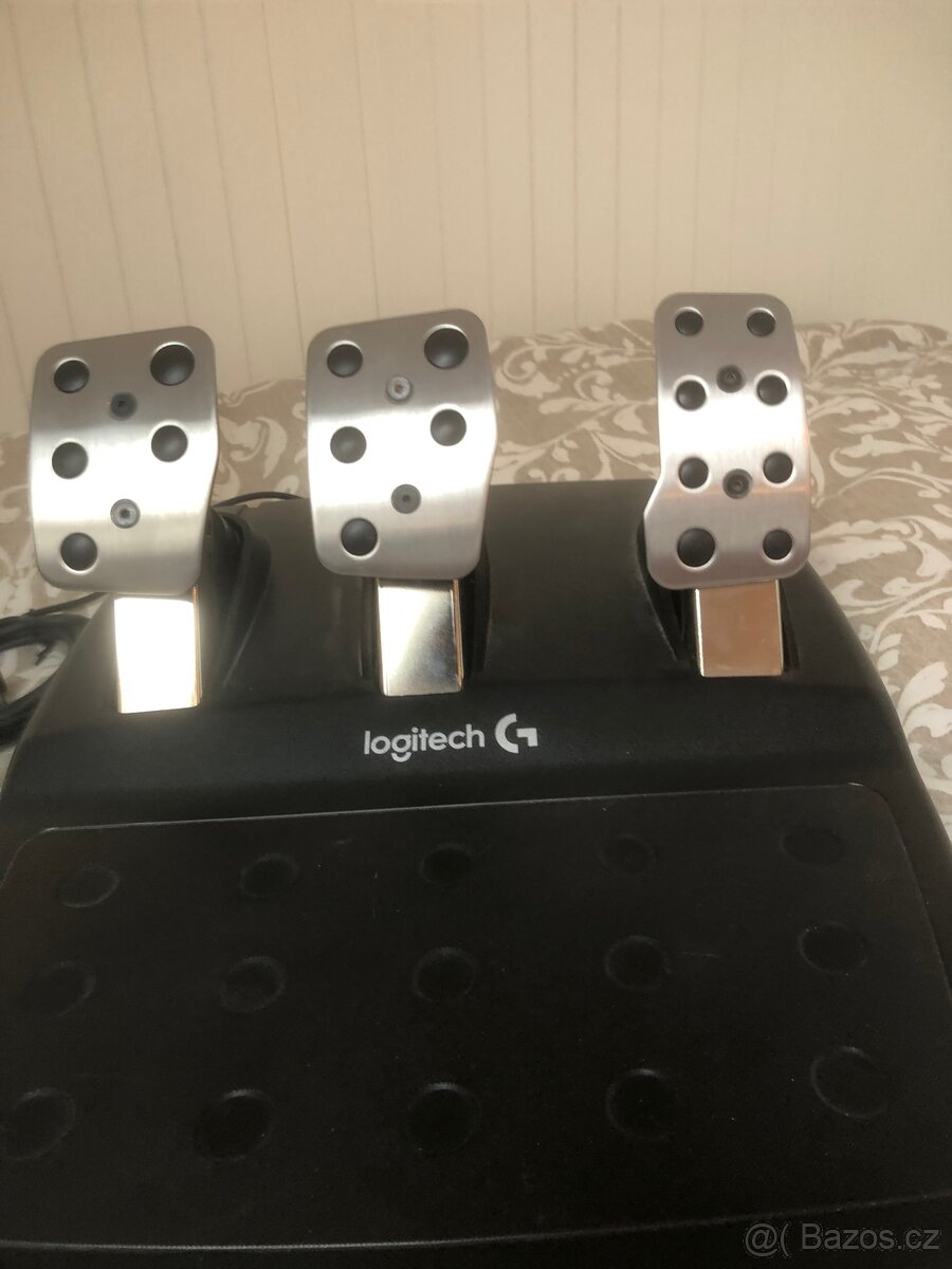 Volant Logitech s pedály - 3