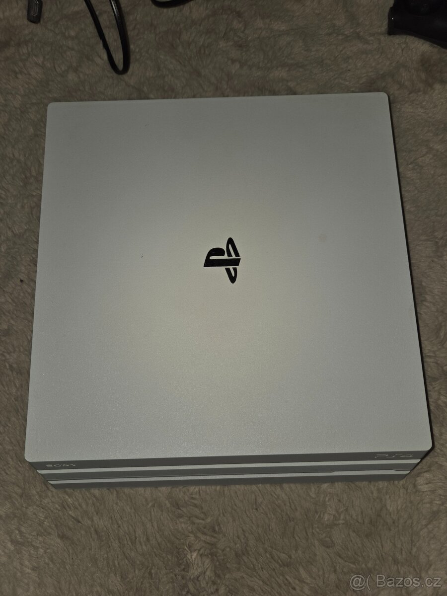 Playstation 4 PRO 1TB - 3