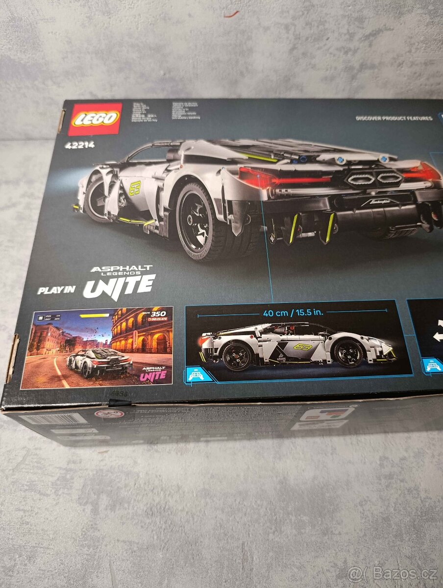 LEGO Technic 42214 Lamborghini Revuelto - 3