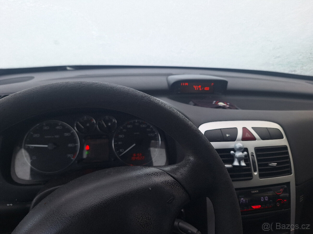 Prodám Peugeot 307 , 1.4i benzín , 2007 - 3