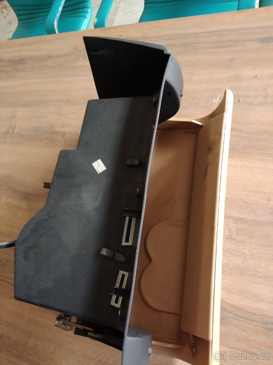 Přihrádka spolujezdce Octavia 1 - 3
