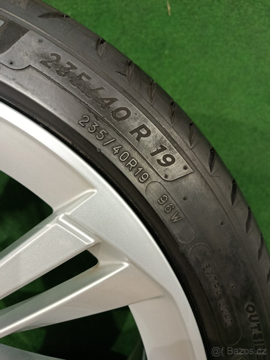 Alu letni 235/40/19 5x112 et44 Superb - 3