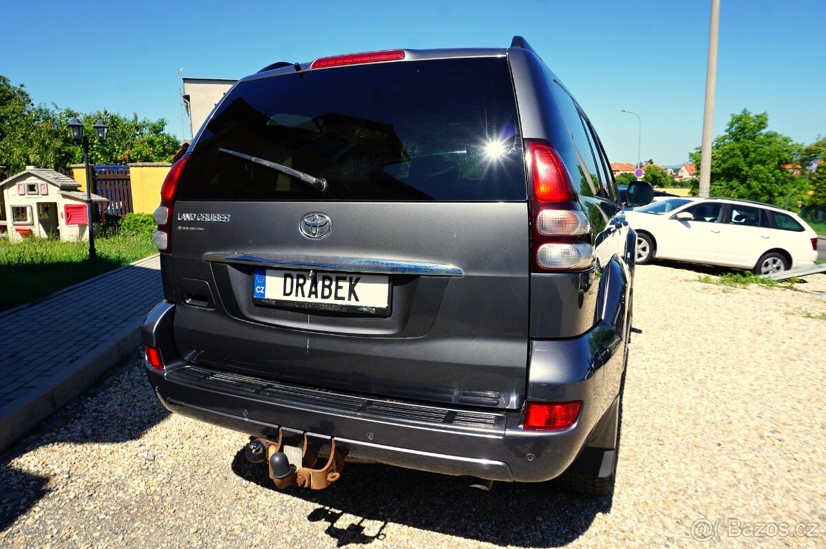 TOYOTA LAND CRUISER 120 LUX 8 MÍST NOVÉ CZ