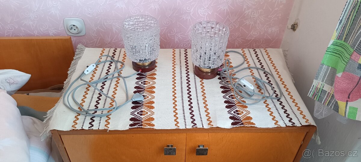 Dvojice nočních lampiček se skleněnými stínidly – elegantní - 3