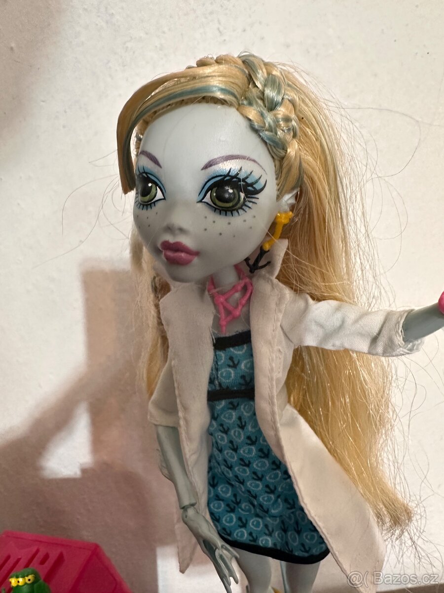 Lagoona blue Science lab Monster high - 3