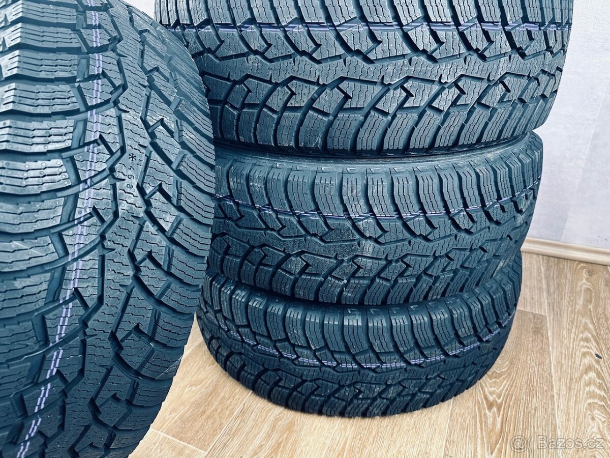 TOP zimní pneu Nokian 215 60 17C - 3