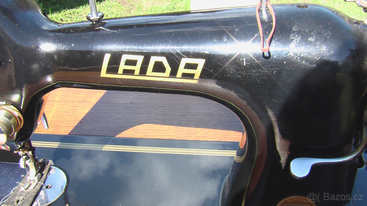 ŠLAPACÍ STROJ VE SKŘÍŇCE - 3