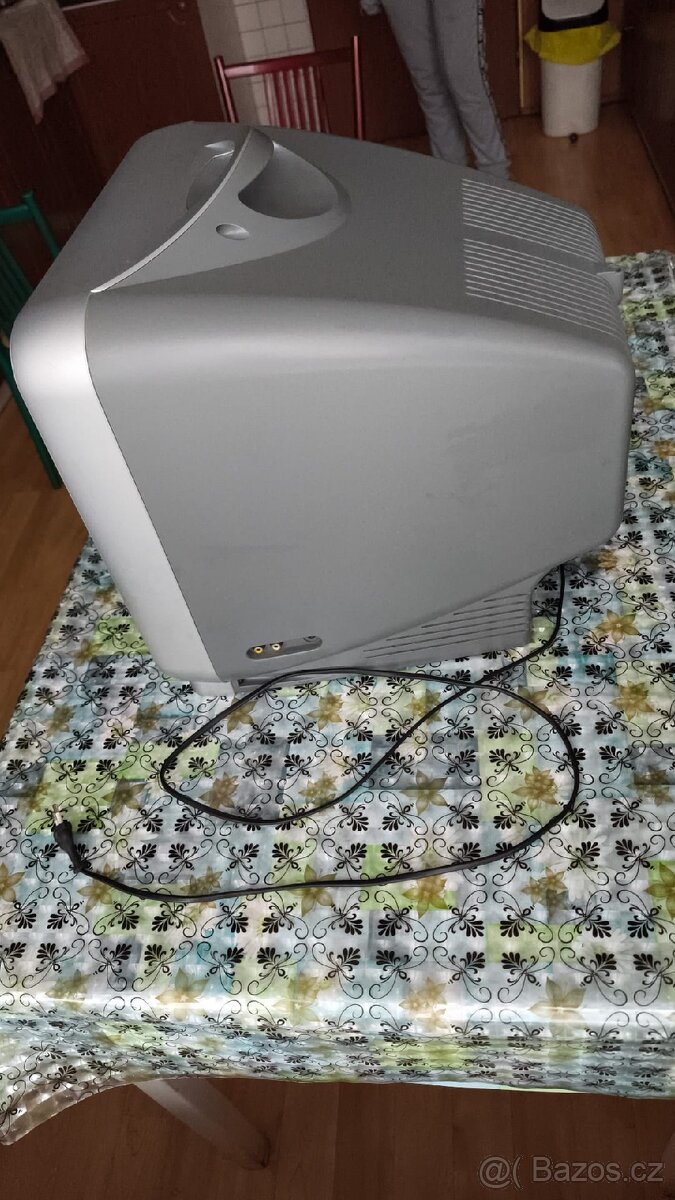 Prodám televizi v hezkém stavu. - 3