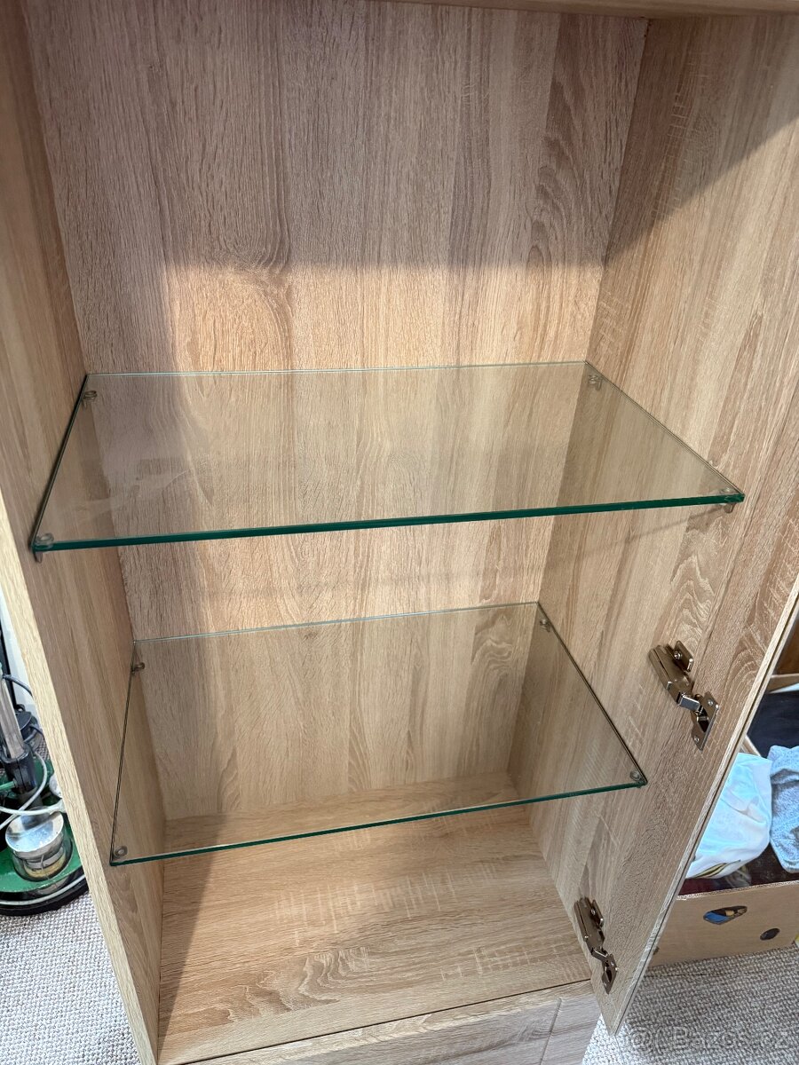 Vitrína / prosklená skříň - 3