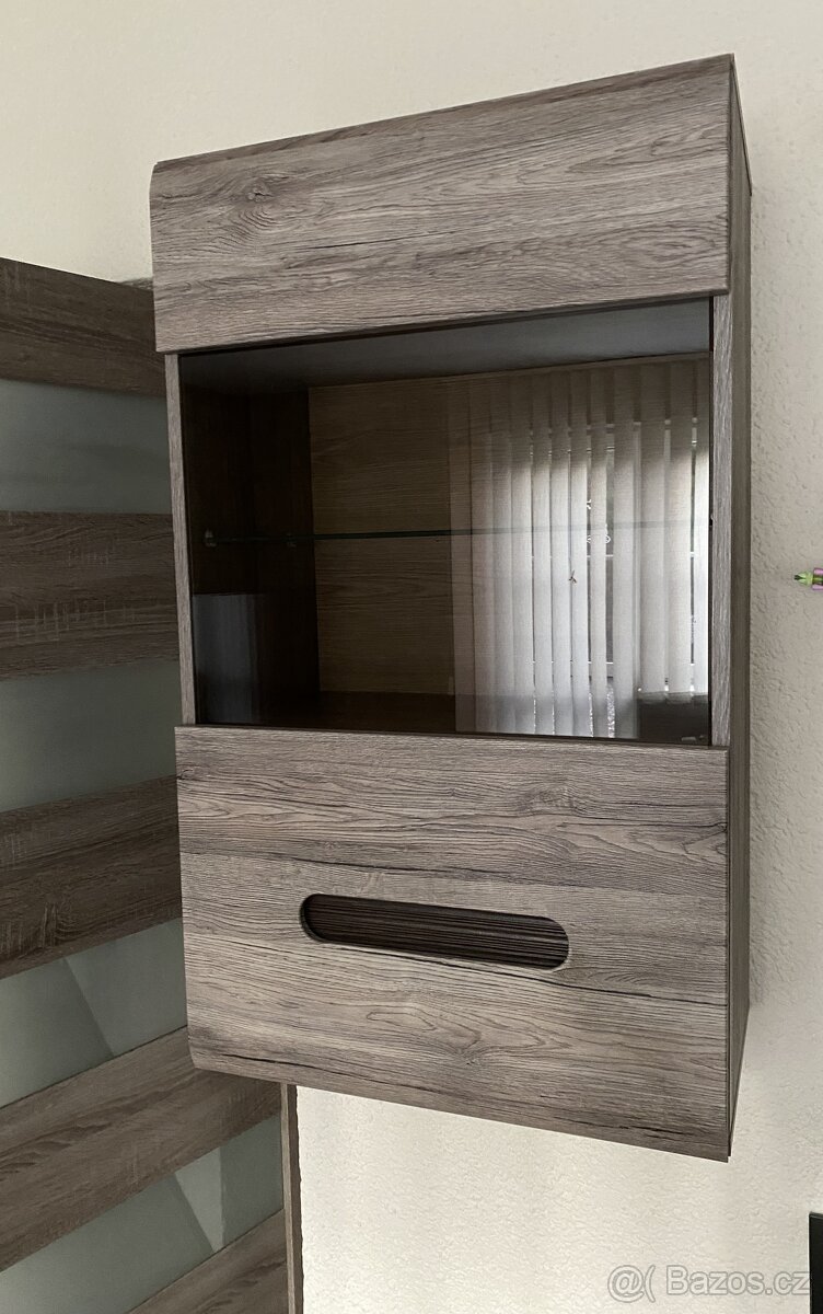 KOMODA + NÁSTĚNNÁ SKŘÍŇKA - 3