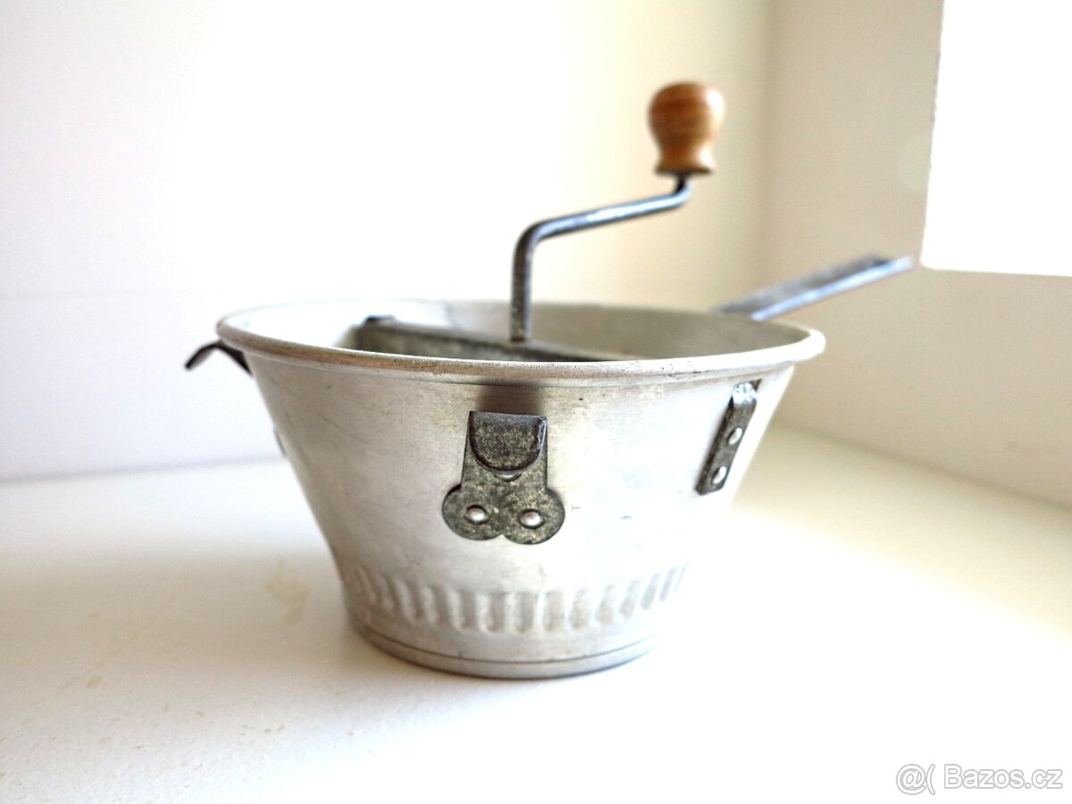 Starožitný pasírovač - 3