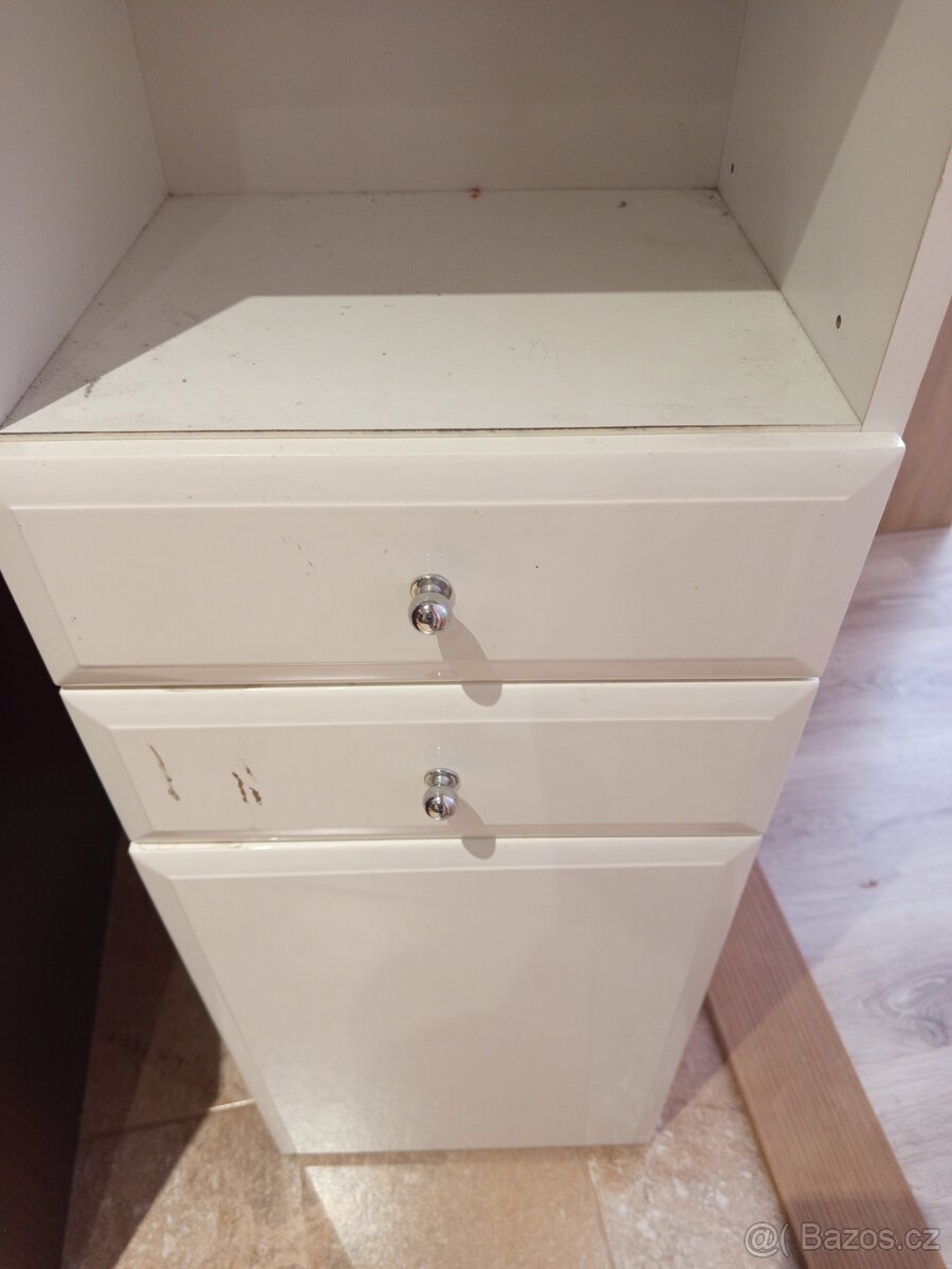 Koupelnová skříňka - 3