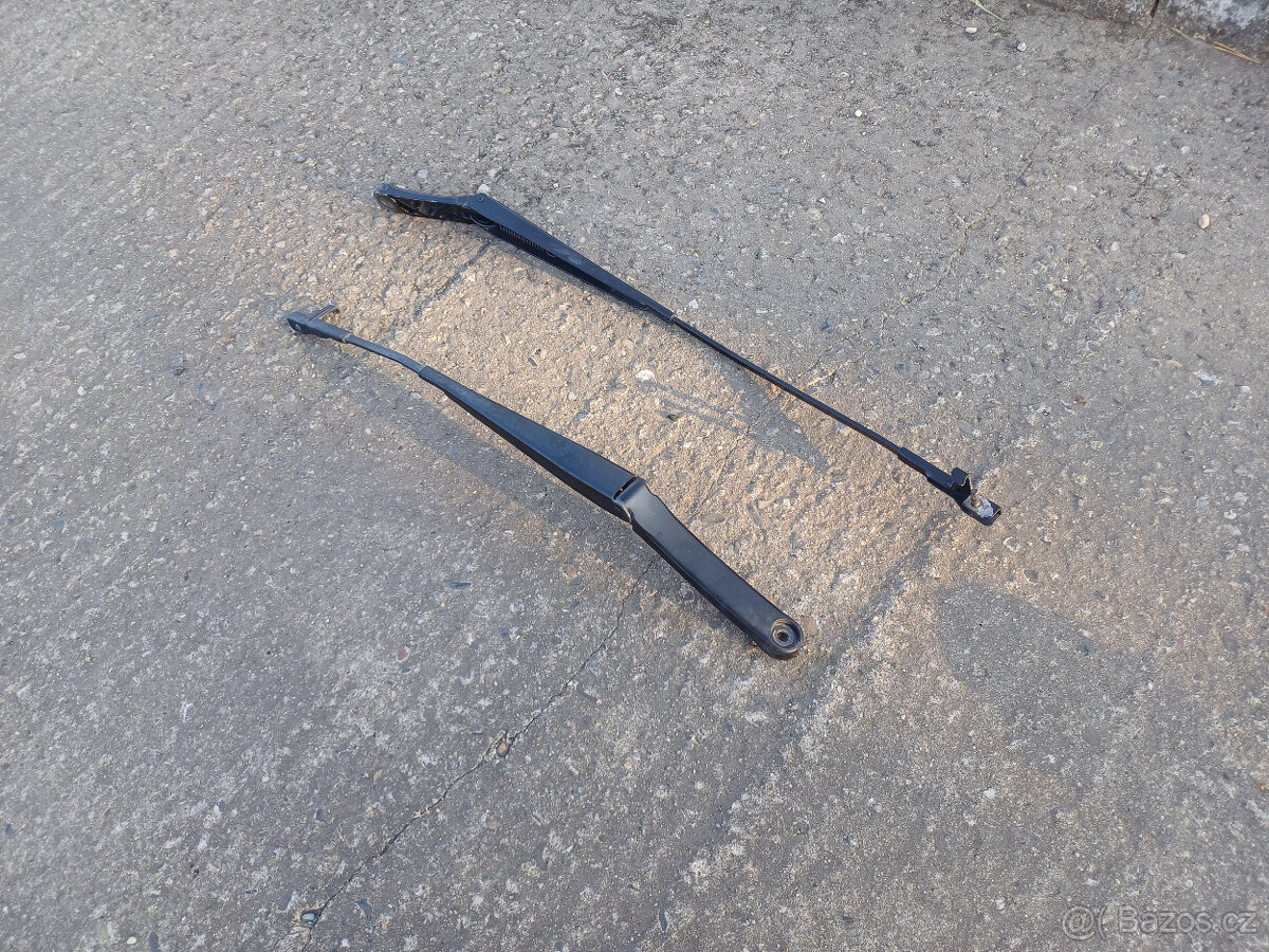 Ramínka předních stěračů Octavia 2 - 3