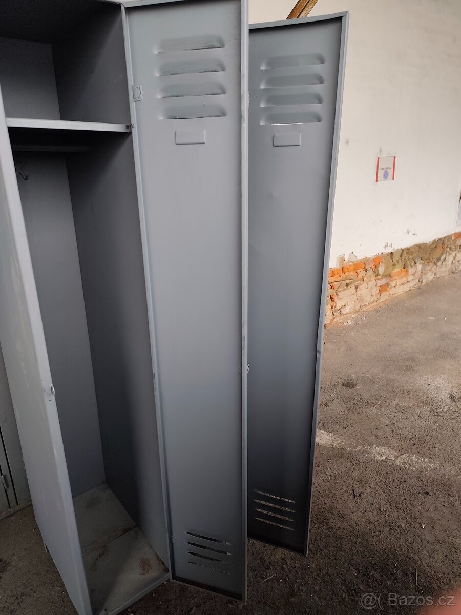 skříňka šatní - 3