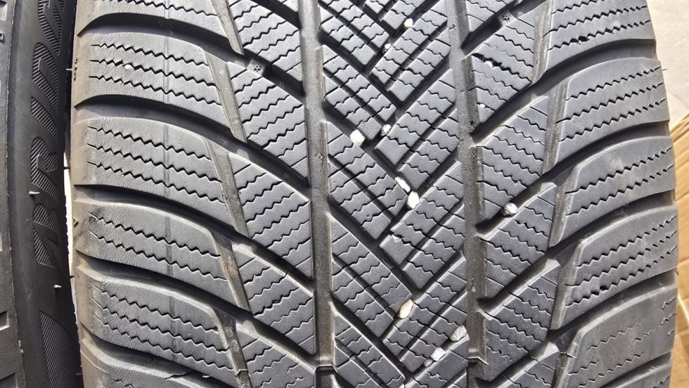 Zimní pneu 235/50/19 Bridgestone - 3