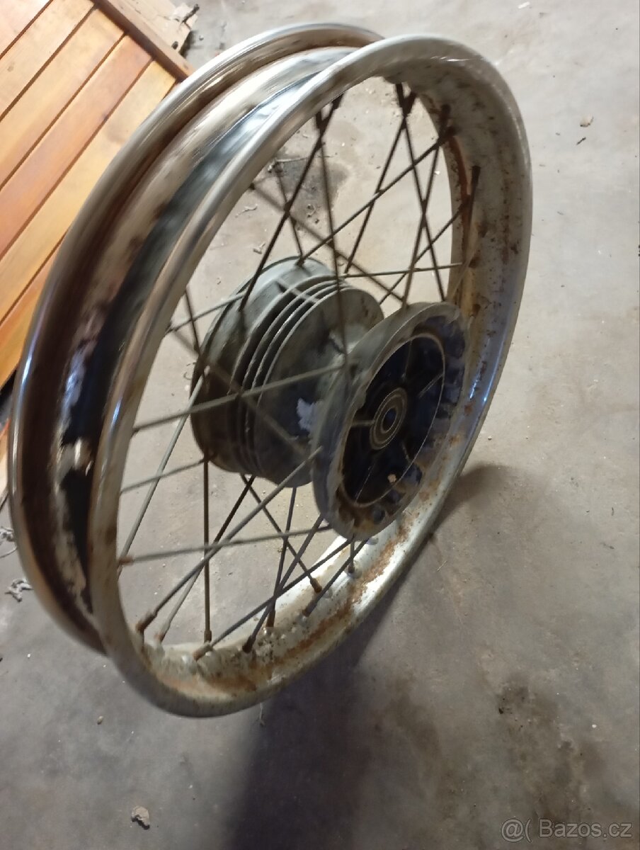 Cagiva Ar 125. Přední vidlice+ kola