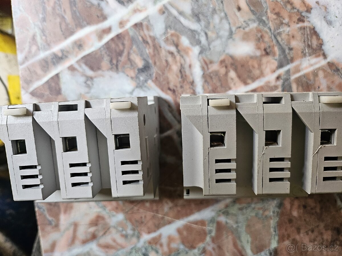 Prodám 2ks použitých pojistkových odpojovačů OEZ OPV 14S - 3