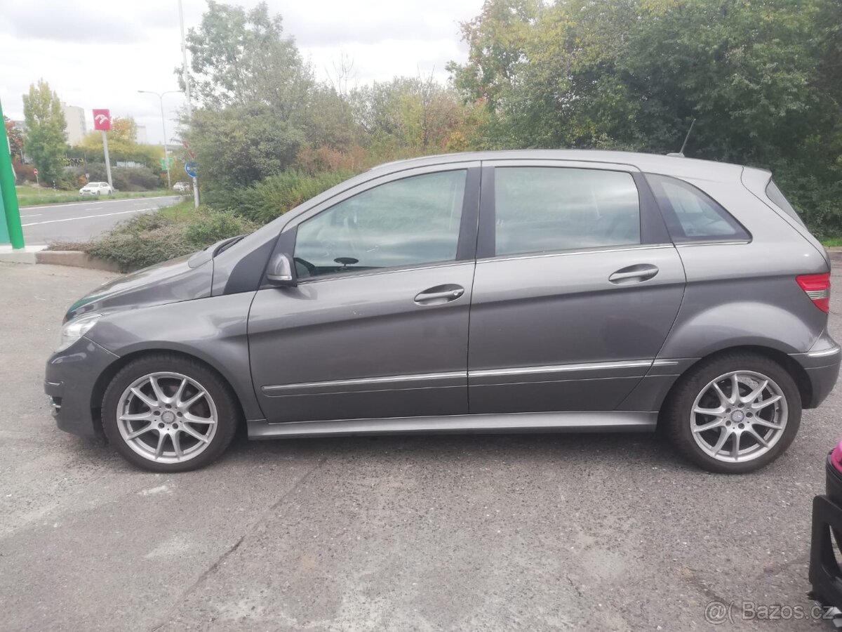 Mercedes-Benz B 180 CDI – spolehlivý rodinný vůz - 3