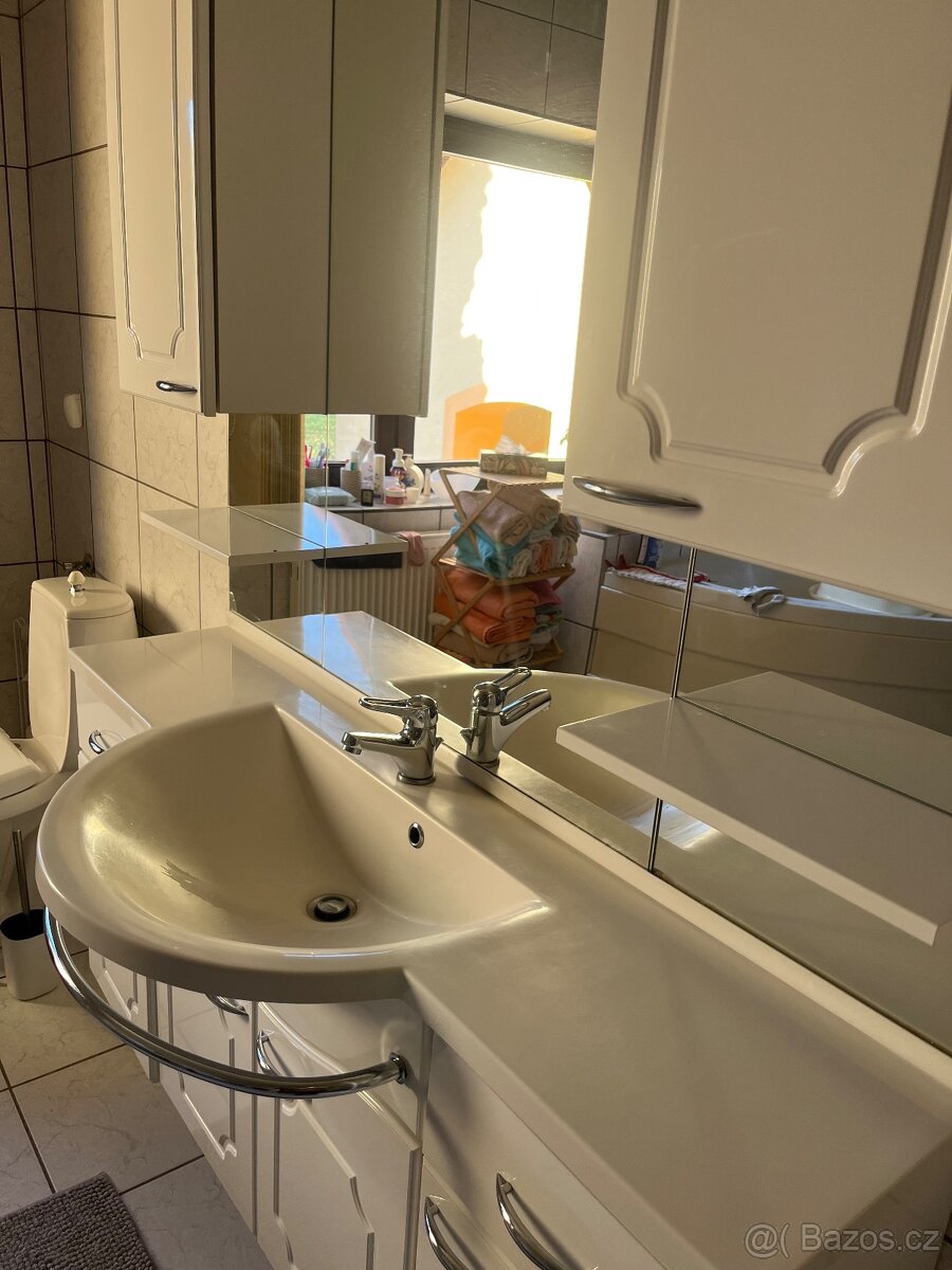 Koupelnová skříňka s umyvadle - 3