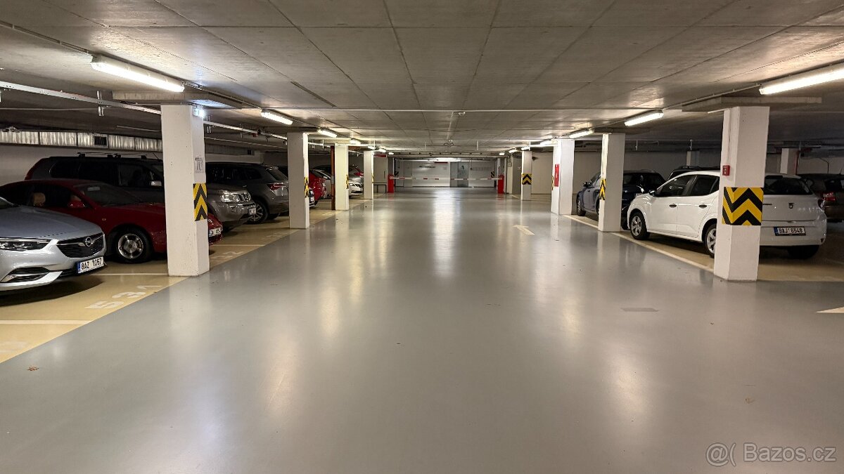 Pronájem garážového stání – Praha 8, Troja ul. Hnězdenská - 3