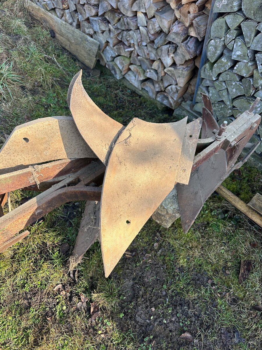 Tříradličný pluh za traktor - 3