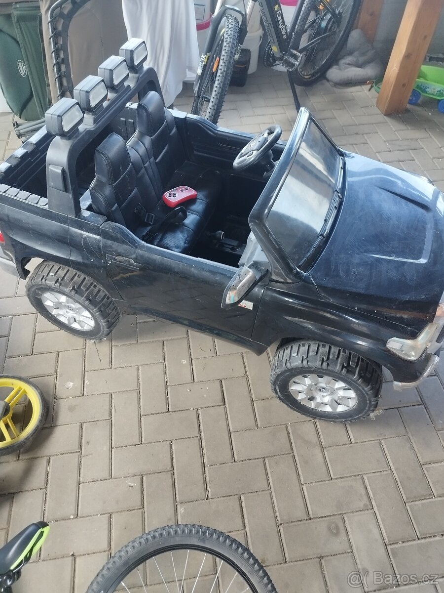 Dětské elektrické auto Toyota