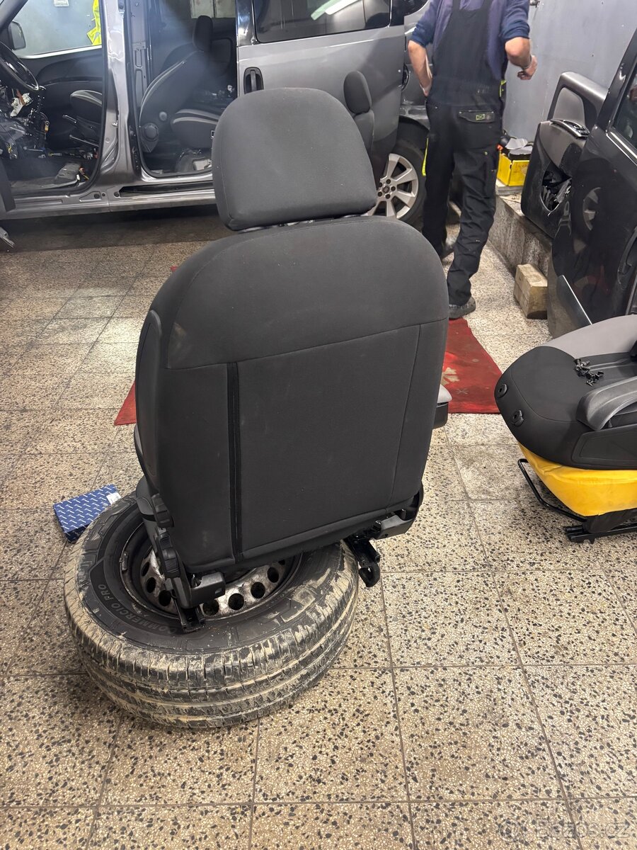 Fiat Doblo Combo Sedačka řidiče - 3