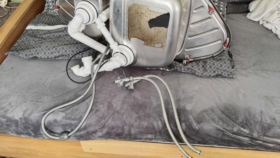 Kuchyňský dřez , nerez . - 3