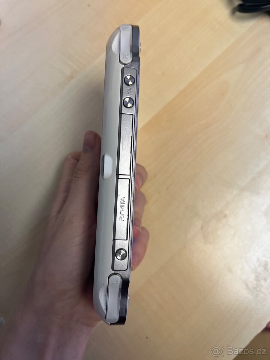 Sony PlayStation Vita 1000 OLED - 3