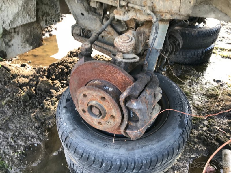 VW Transporter T4 2,4D - díly - 3