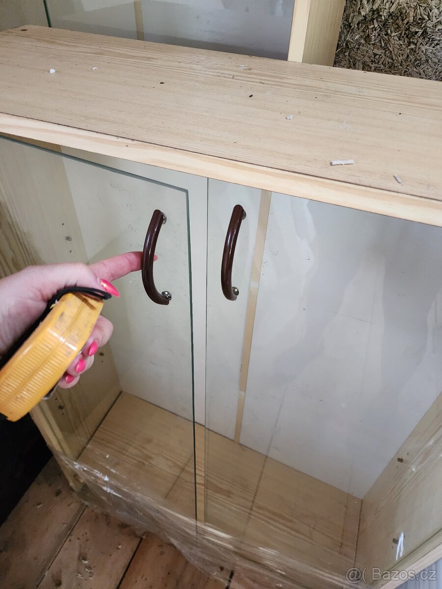 Vitrína prosklena 2x - 3