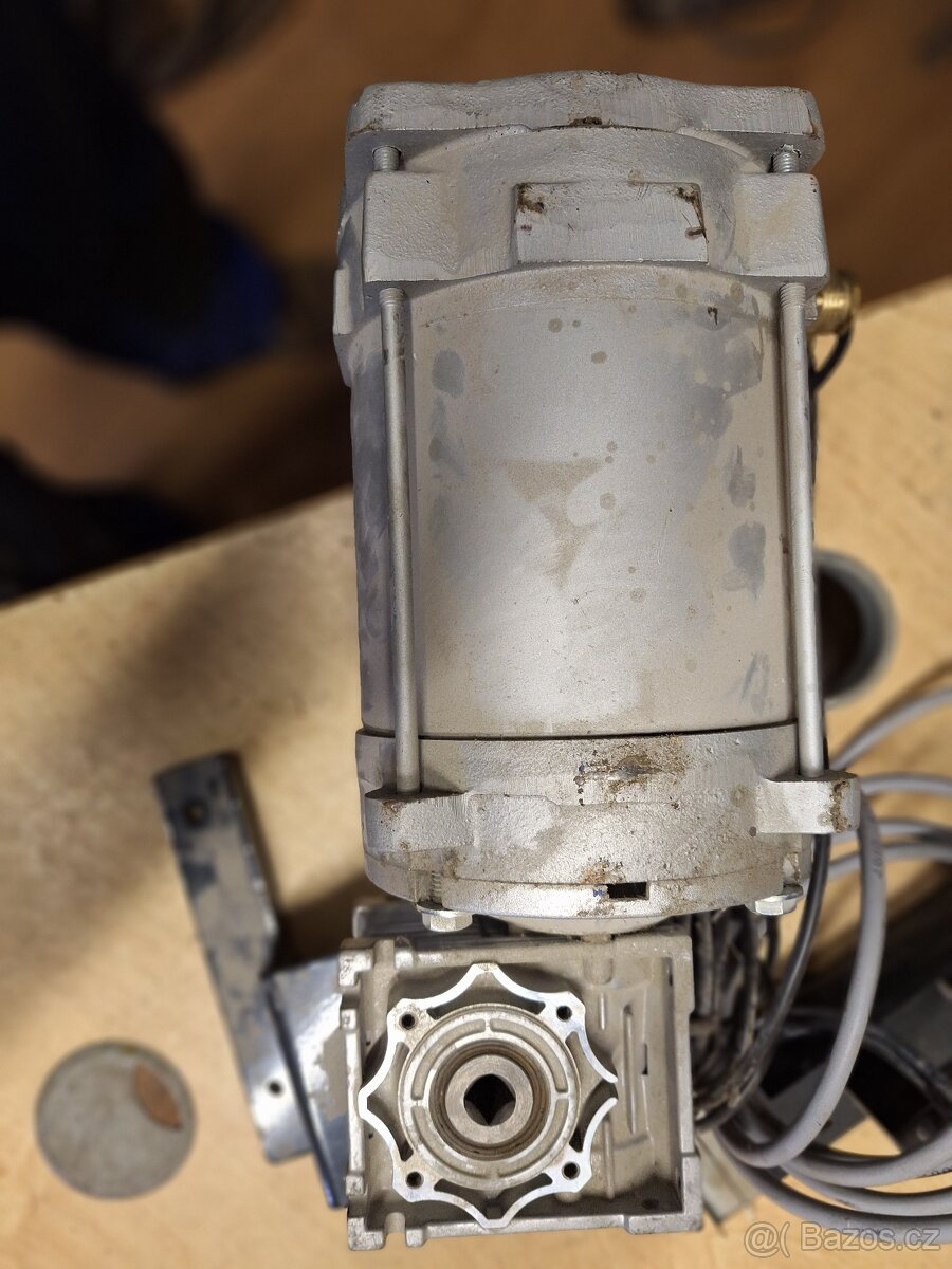 Motor s převodovkou - 3