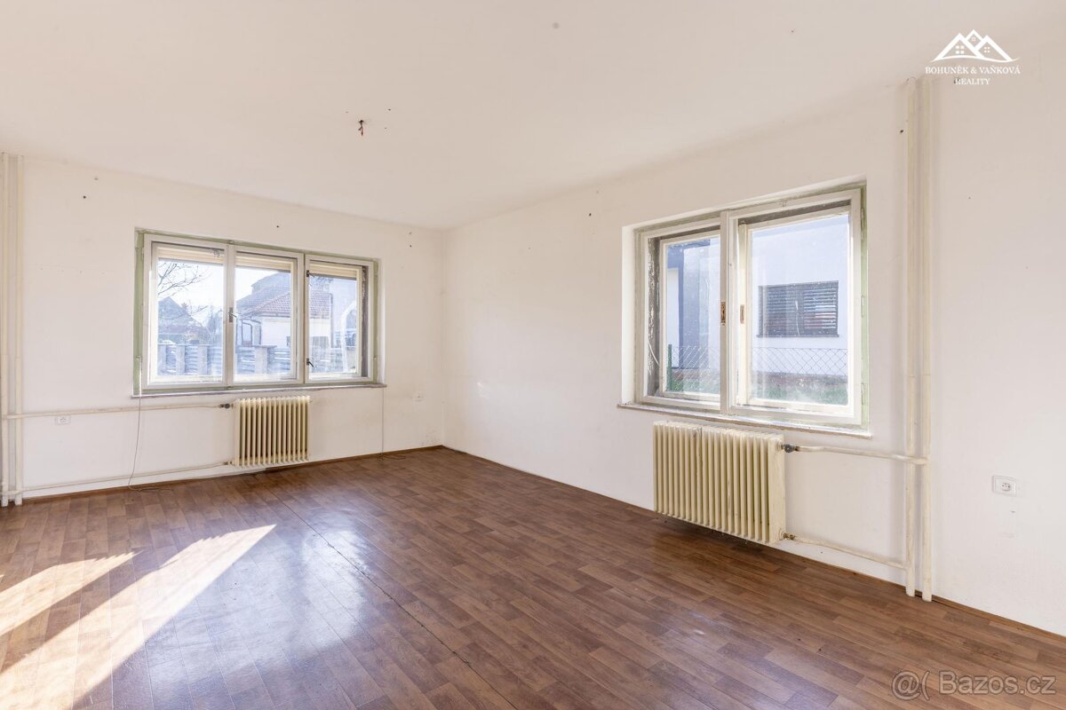 Prodej rodinného domu, 651 m2, Rušinov - 3