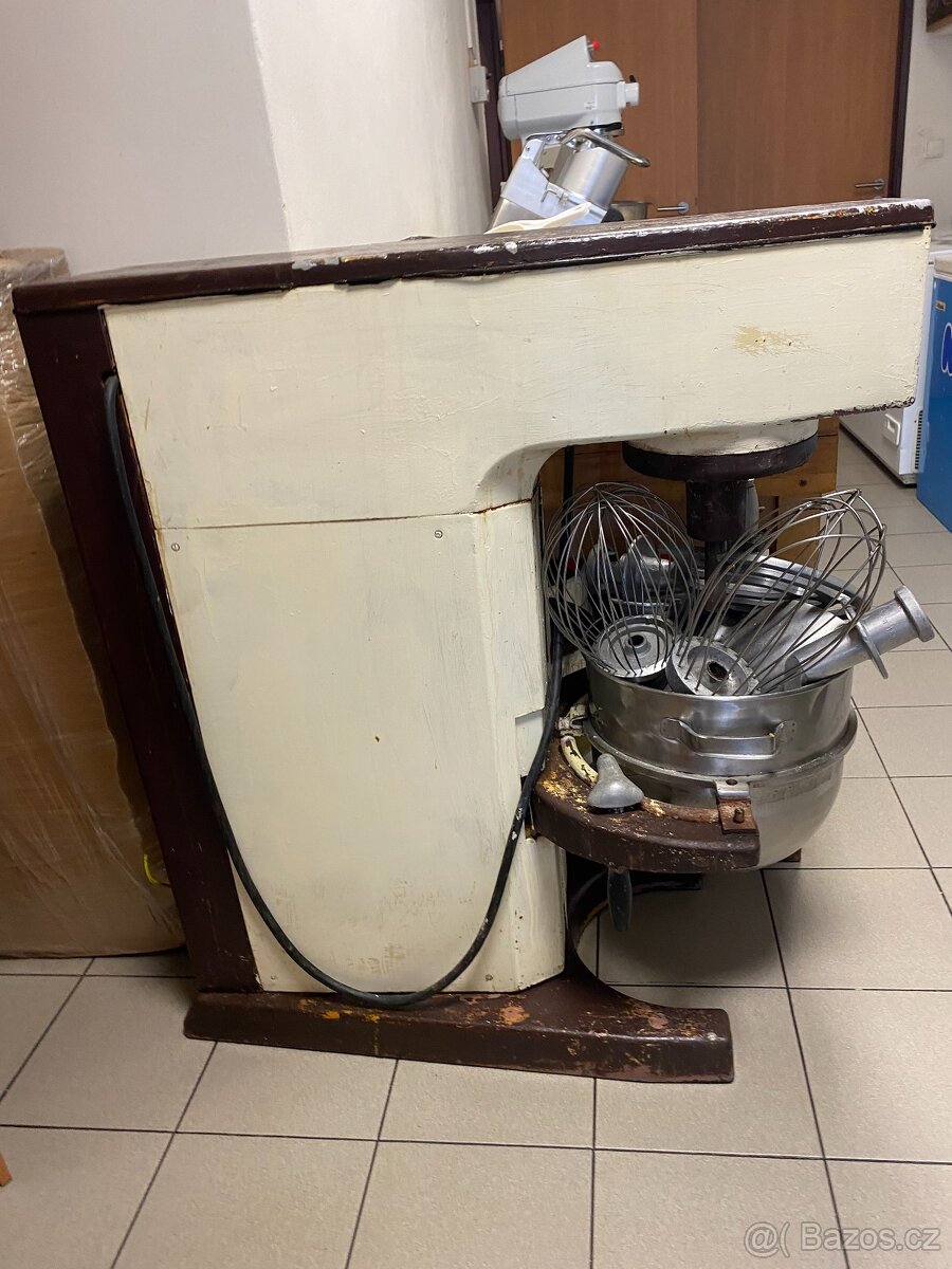 Univerzální hnětač ALBA HOŘOVICE RE 22 - 3