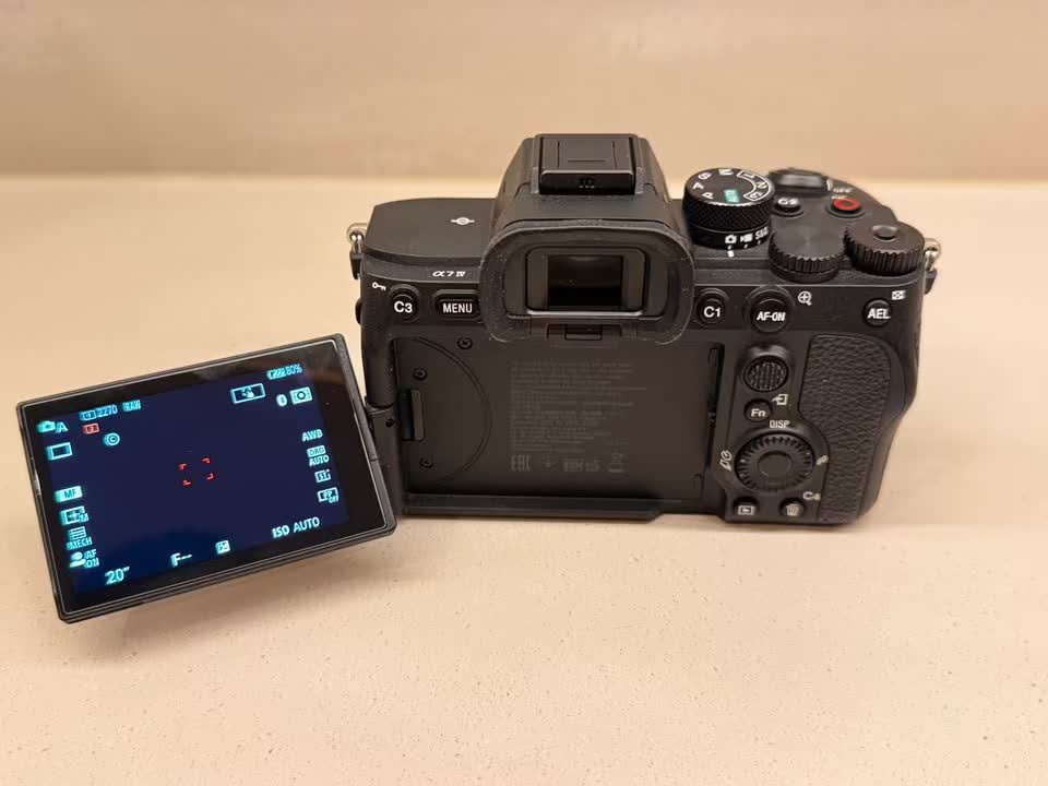 Sony Alpha 7 IV (A7IV / ILCE-7M4) – velmi dobrý stav – 3 bat - 3