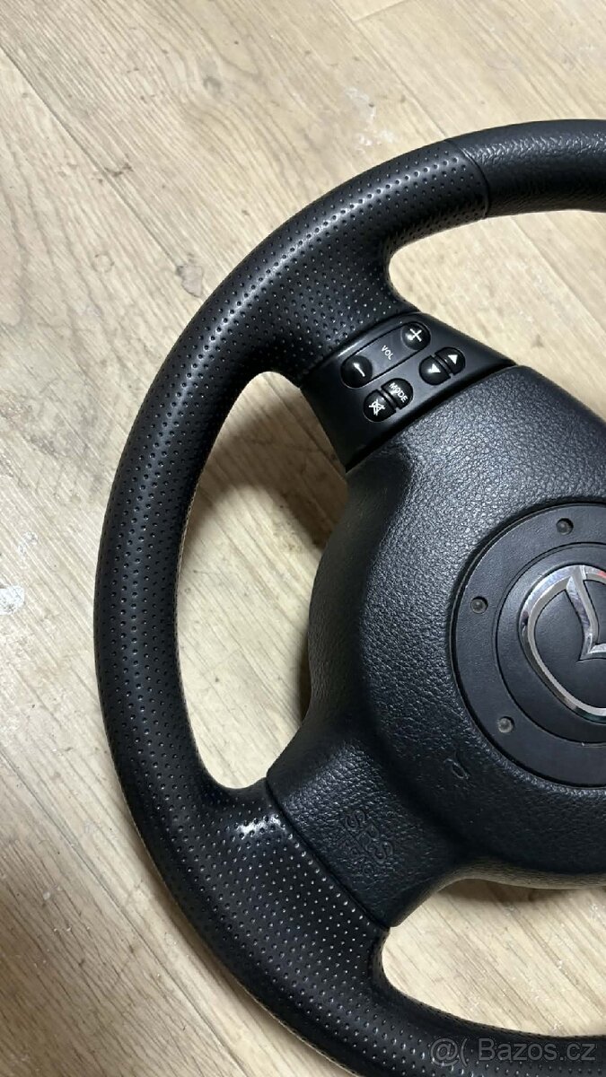 Mazda volant - 3