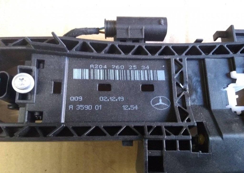 Mercedes A2047602534 - drziak klucky madla klucka - 3