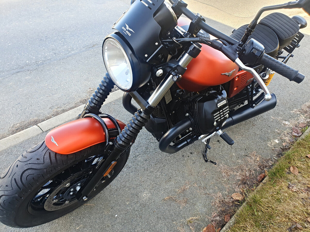 Moto Guzzi V9 Bobber Sport - 3